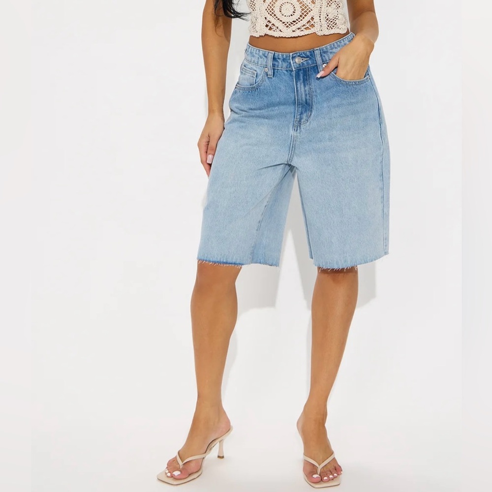NWT Light Wash Denim Bermuda Women’s Small